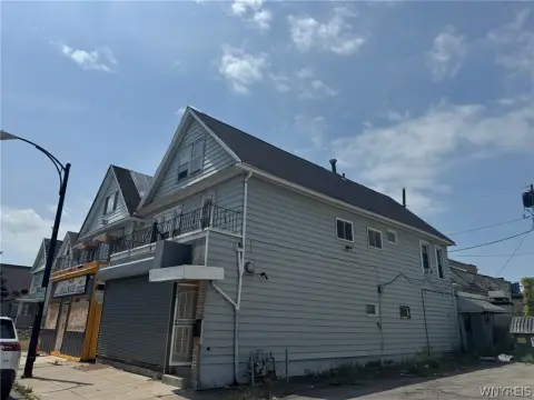 Mixed-Use Building with Restaurant Space