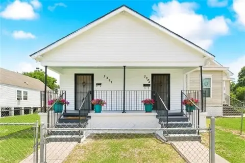 Uptown Duplex with Fenced Yard