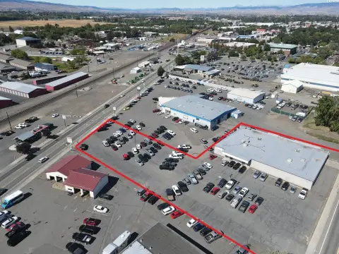 Retail Building on Canyon Road