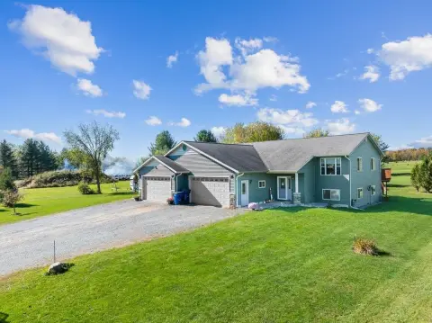 Exceptional Duplex in Athens, WI