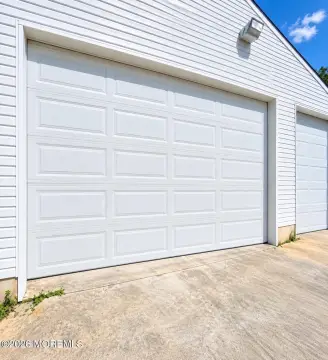 Warehouse with Overhead Door