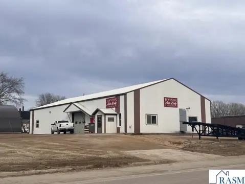 Insulated Building on Corner Lot