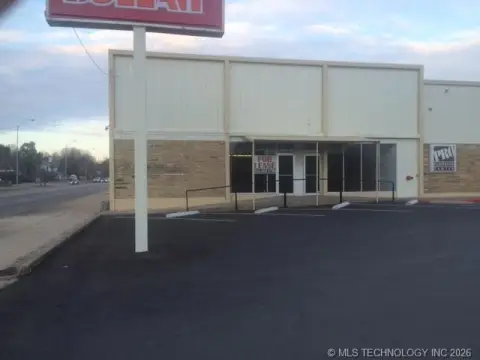 Open-Plan Retail Space