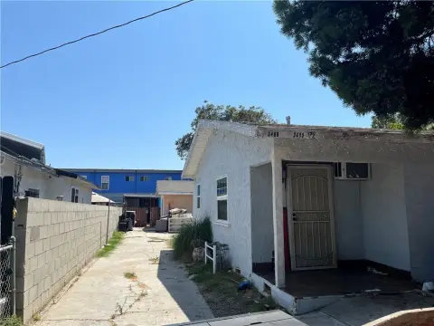 Duplex With Separate Structures