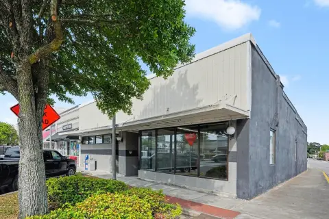 Multi-Use Office and Restaurant Building