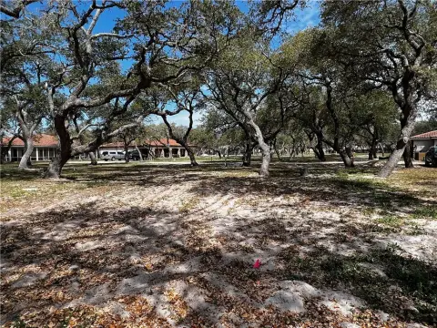 Residential Land in Royal Oaks