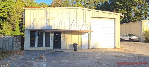 Warehouse with Three Loading Doors