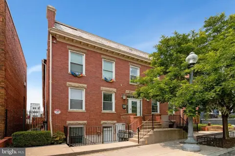 Residential Unit with In-Unit Laundry