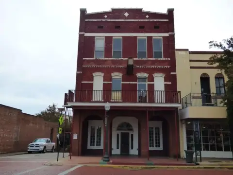 Historic Redland Hotel For Sale