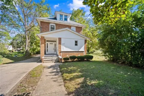 Eight-Bedroom Brick Duplex