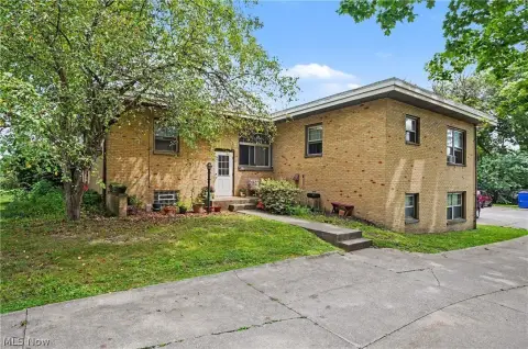 6-Unit Brick Apartment Building