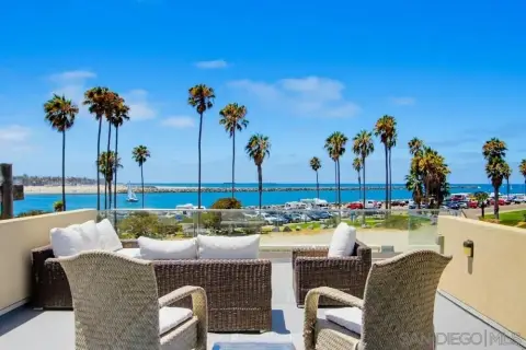 Oceanfront Duplex with Rooftop Deck