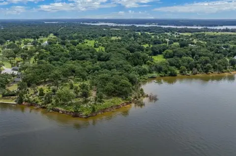 Lakefront Land in Caney City