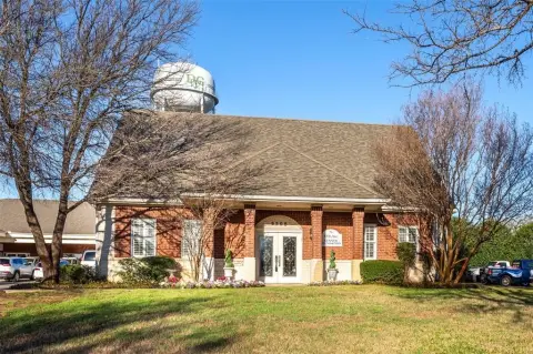 Well-Maintained Office Building in DWG