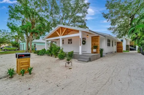 Furnished Triplex with Courtyard
