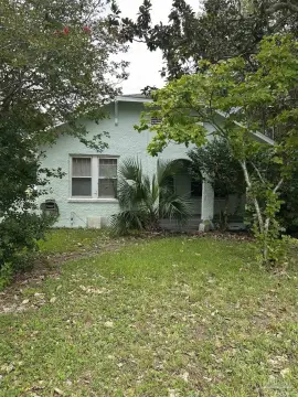 Multifamily Property with Detached Apartments