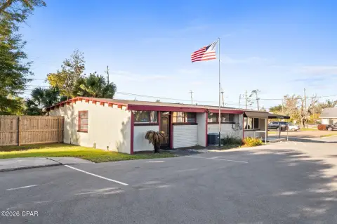 Turnkey Commercial Space, High-Visibility Location