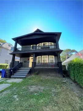Triplex With Third-Floor Studio