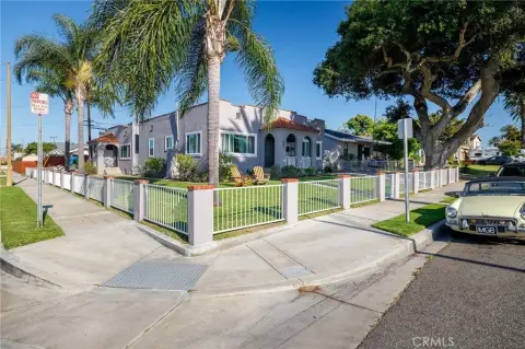 Remodeled 4-Plex on Corner Lot