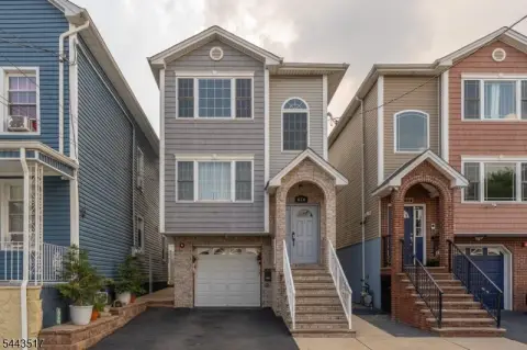 Duplex with Finished Ground Apartment