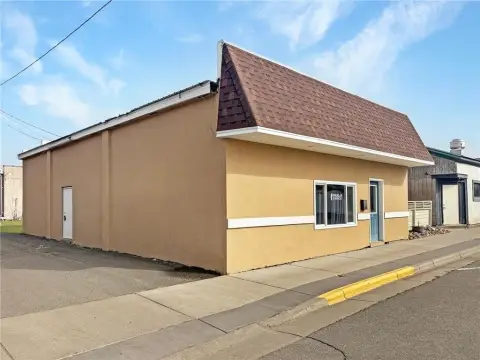 Turnkey Commercial Space in Luck