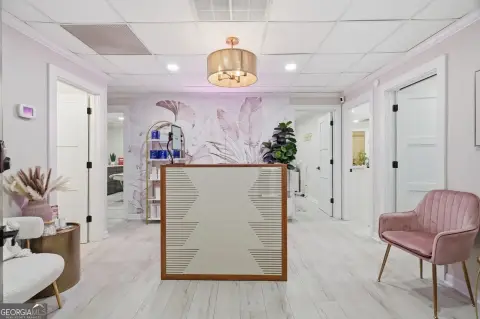 Ground-Floor Corner Office Unit