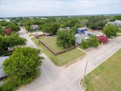 Residential Corner Lot in Weatherford