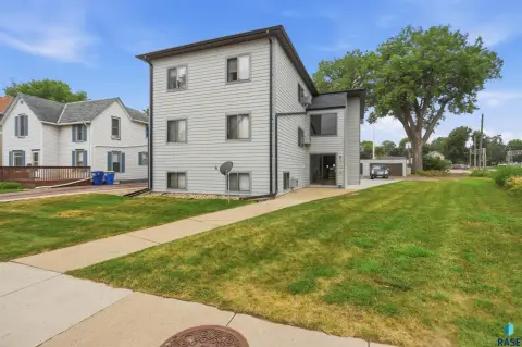 9-Unit Apartment Building