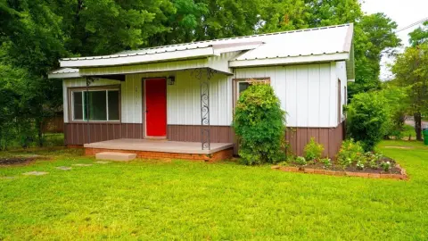Remodeled Duplex with Lofted Garage Unit