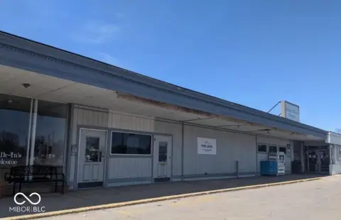 Multi-Room Retail Space