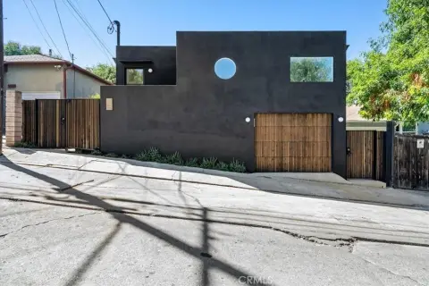 Townhouse-Style Residential Income Unit