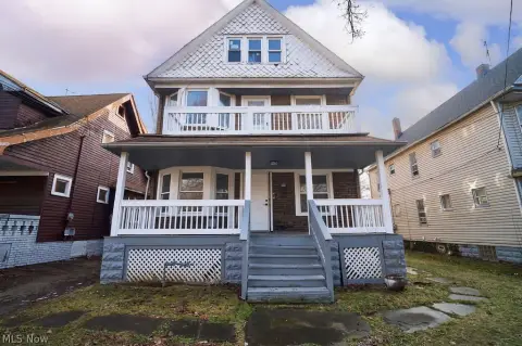 Renovated Duplex Near University Circle