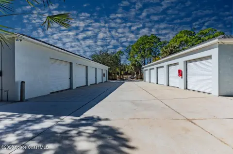 Roll-Up Storage Unit Facility