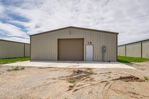 Warehouse with Dual Grade-Level Doors