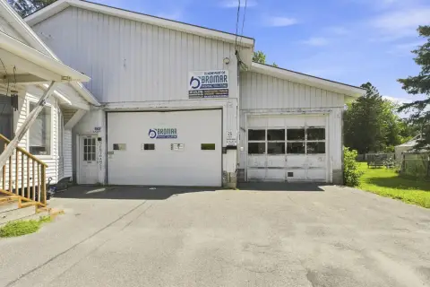Flexible Commercial Space with Residence