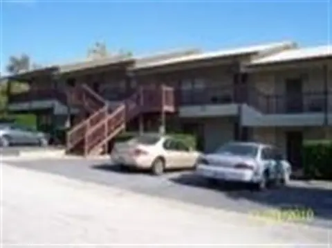 Spacious Apartment Near Retail Centers