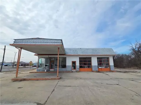 Commercial Property - Corner Lot