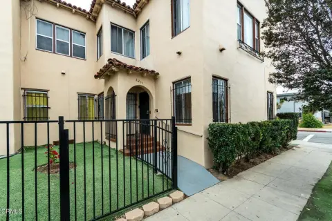 Six-Unit Apartment Building with Vacant Unit