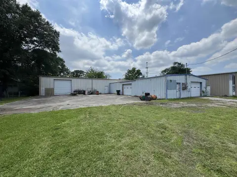 Versatile Commercial Property in Groves