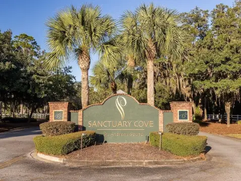 Residential Lot in Golf Community