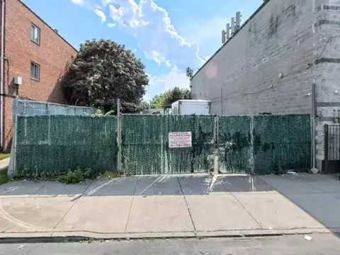 Gated Commercial Land