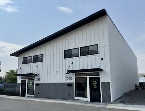 Flex Building With Three Garages