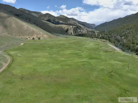Land with Panoramic Mountain Views