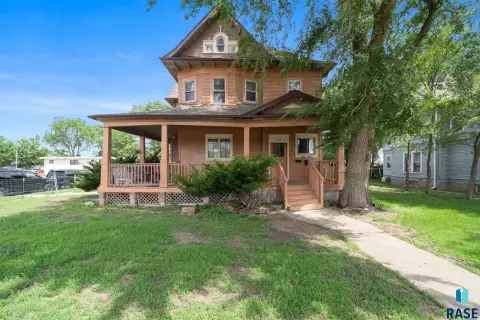 Triplex with Rental Unit Mix