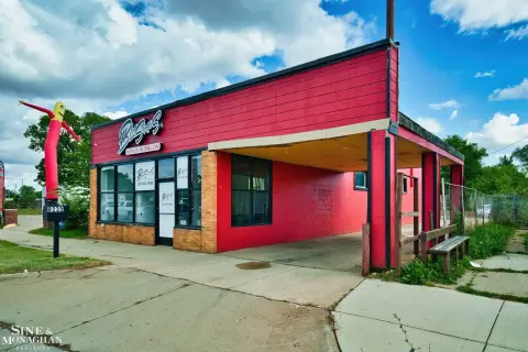 Detroit Retail Space on Eight Mile