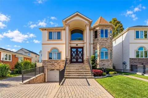 Colonial Duplex with Pool