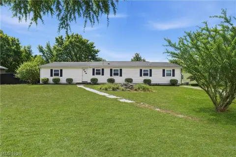 Vacant Triplex with Multiple Garages