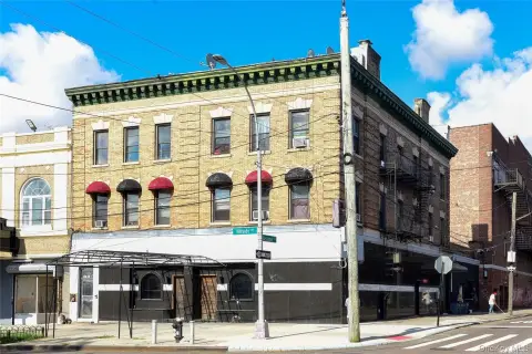 Renovated Restaurant, Bar, and Apartments