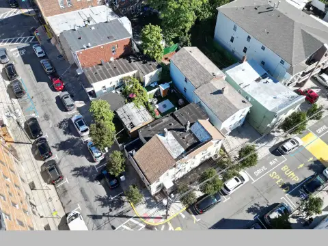 5-Unit Apartment Building with Garage