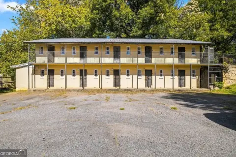 10-Unit Apartment Building